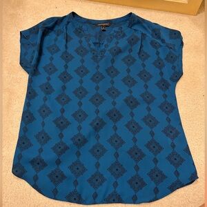 Banana Republic Blue Geometric Short-Sleeve Blouse Lightweight Drapes Nicely